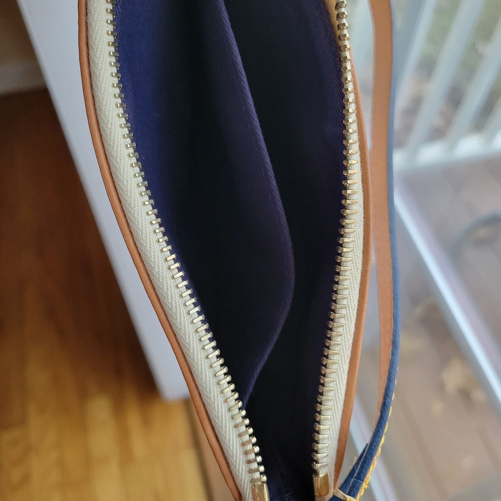 Dooney & Bourke New York Yankees Baseball Wristlet - Picture 4 of 4